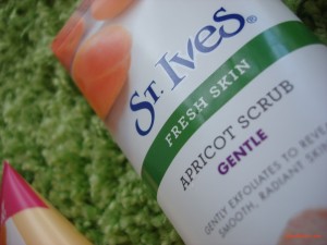 St Ives Fresh Skin Apricot Scrub Gentle