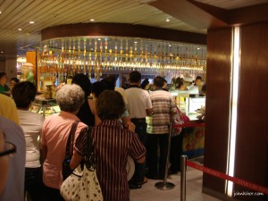 Waiting for makan at Star Cruise Pisces buffet Waiting for makan at Star Cruise Pisces buffet
