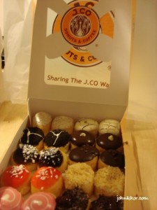 Unboxing J.Co 24 Mini Donuts