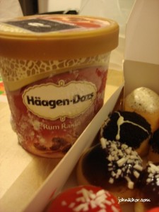 Perfect Combination: Haagan Dazs Rum & Raisins & J.Co Donuts